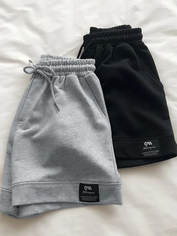 Short sweatpants